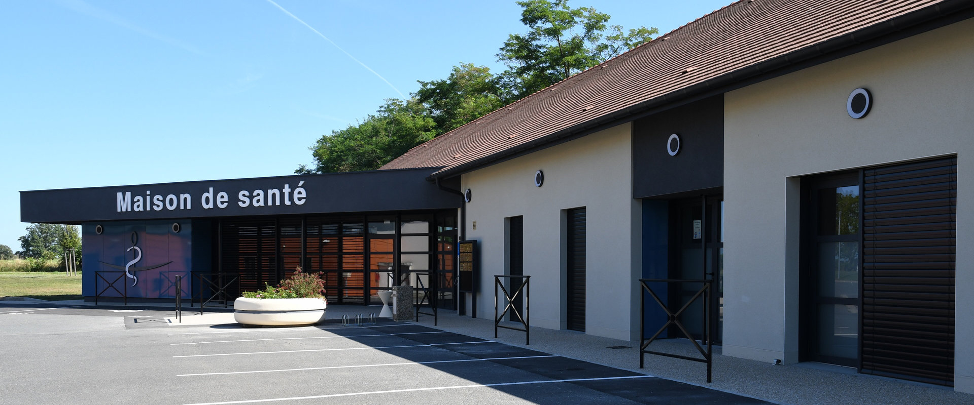 maison-de-santé-exterieur-Lurcy